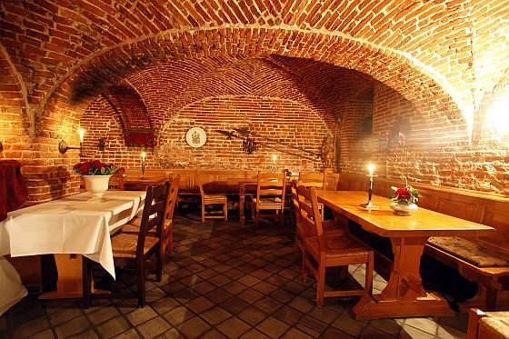 Im historischen Burggewölbe ist heute das Restaurant untergebracht. (Quelle: Junkers)